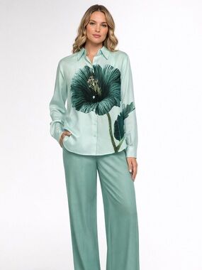 The Kit Women's Annie Button-Down Blouse / Stormy Hibiscus size: Large NWT